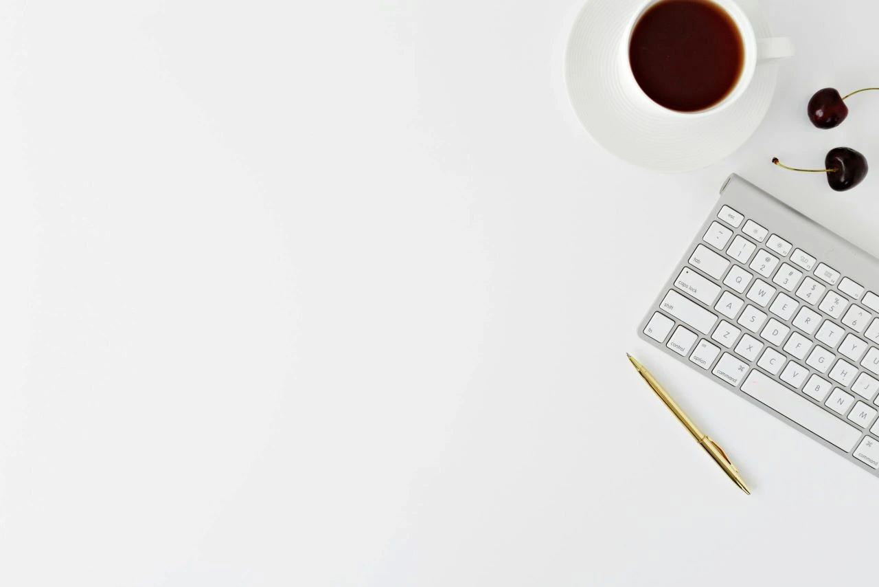Bureau Blanc avec clavie